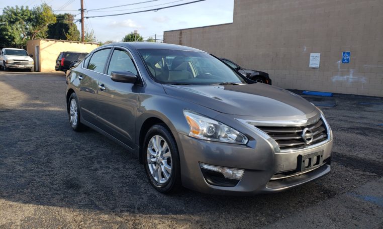 2015 NISSAN ALTIMA SV - WELL MAINTAINED – CLEAN TITLE – 85K LOW MILES